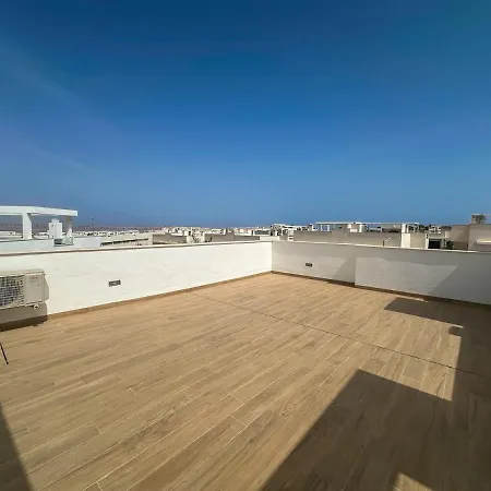Modern 2-bed With Solarium & Pink Views *