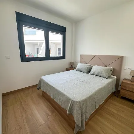 Modern 2-bed With Solarium & Pink Views Apartment La Florida (Valencia)