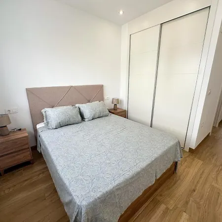 Modern 2-bed With Solarium & Pink Views Apartment